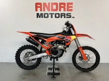 KTM 250 SX-F (2024) — foto 1