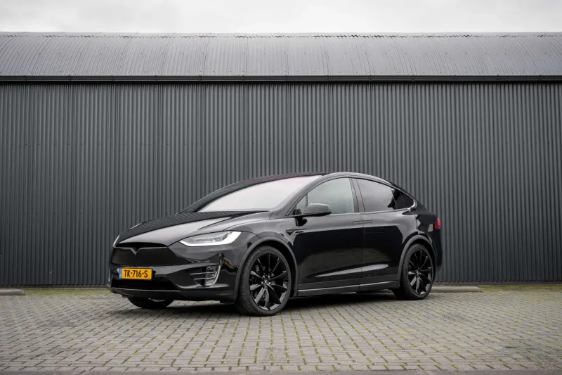 Tesla Model X (2018)