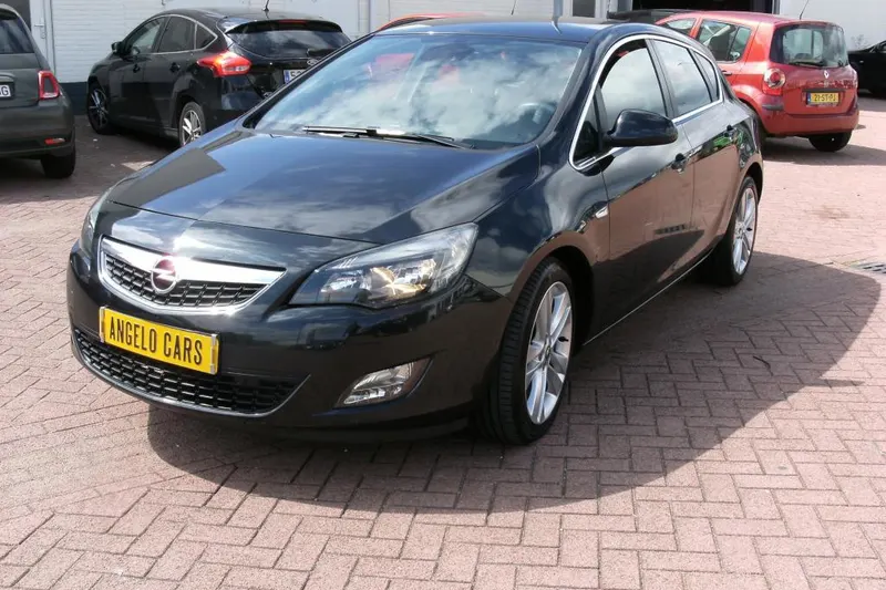 Opel Astra (2011)
