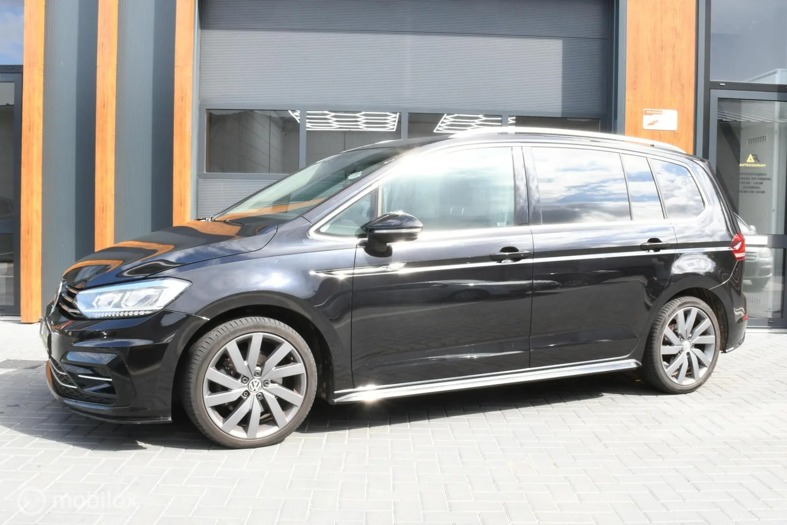 Volkswagen Touran (2017) — foto 1