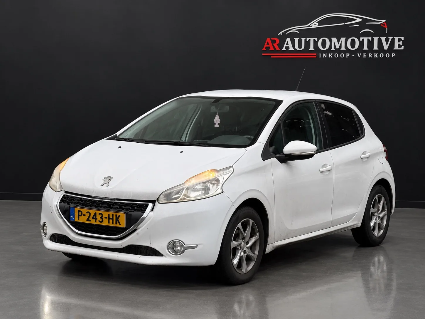 Peugeot 208 (2015) — foto 1