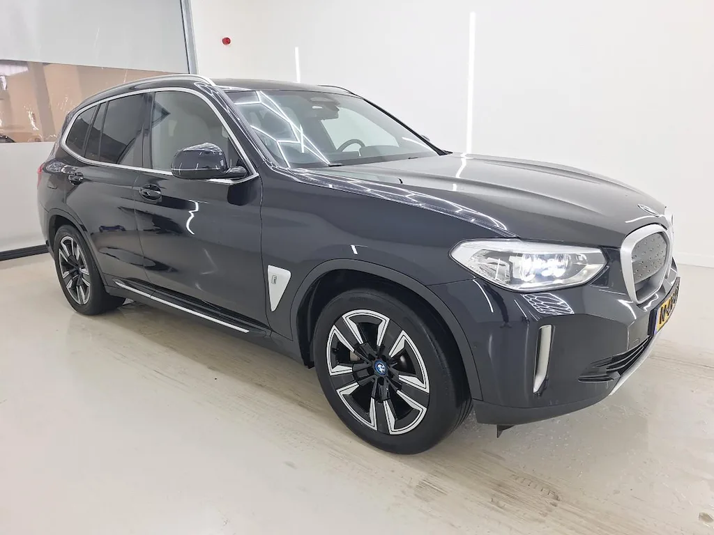 BMW iX3 (2021) — foto 1