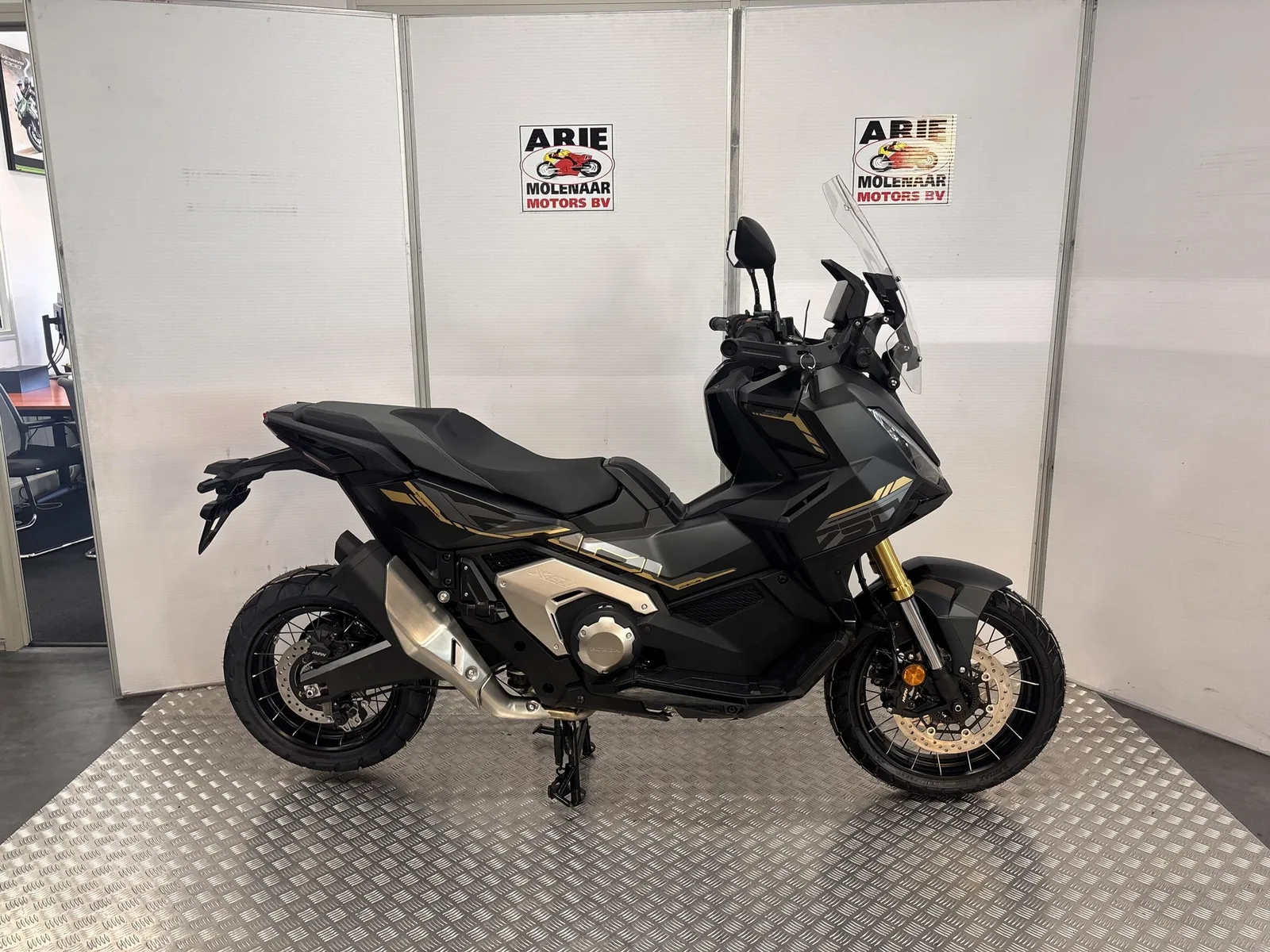 Honda X-ADV (2027) — foto 1
