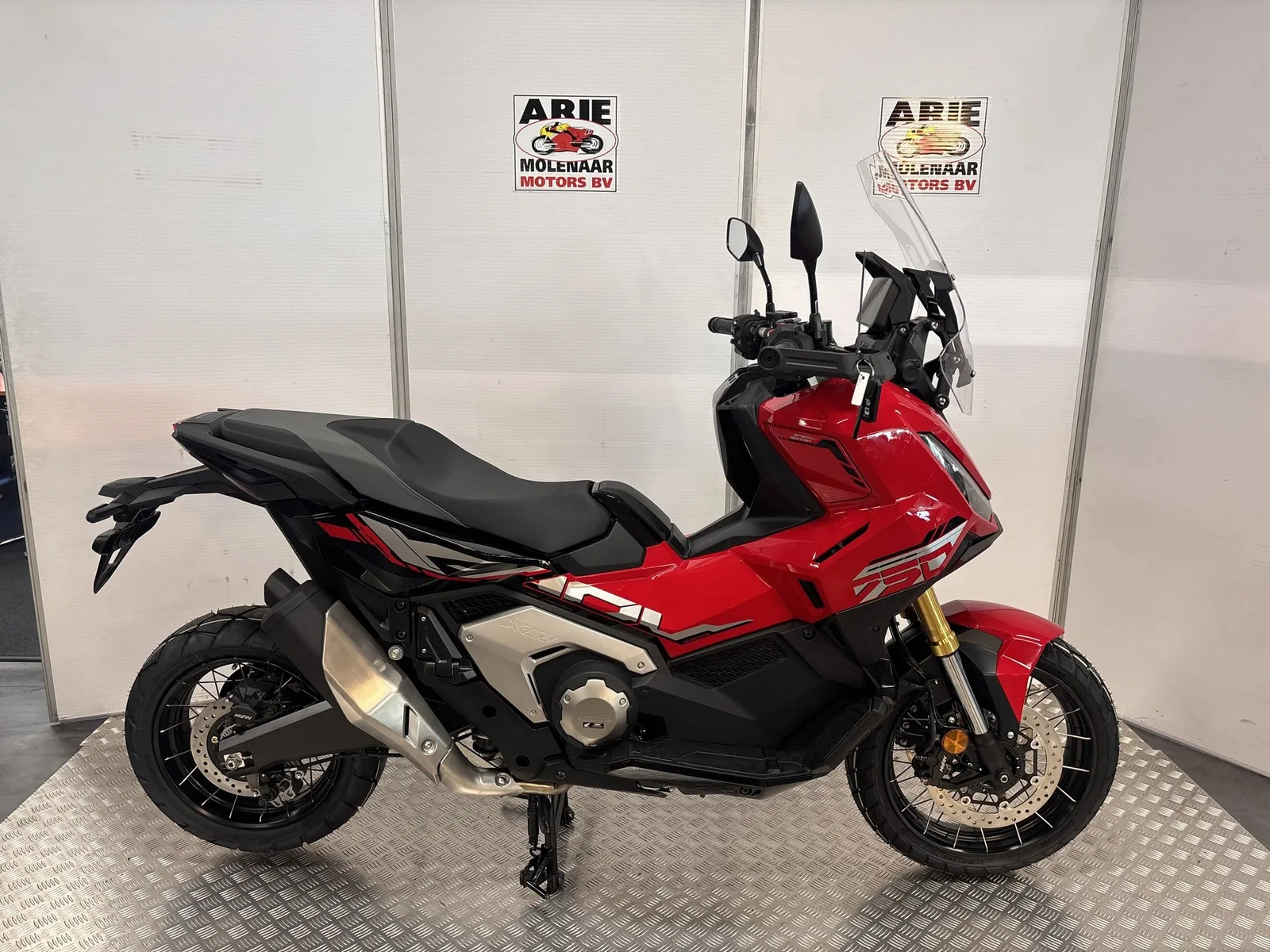 Honda X-ADV (2027) — foto 1