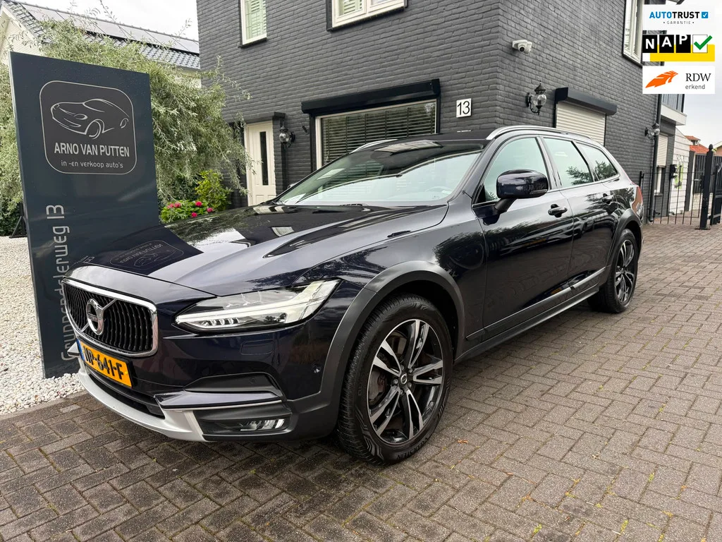 Volvo V90 Cross Country (2017) — foto 1