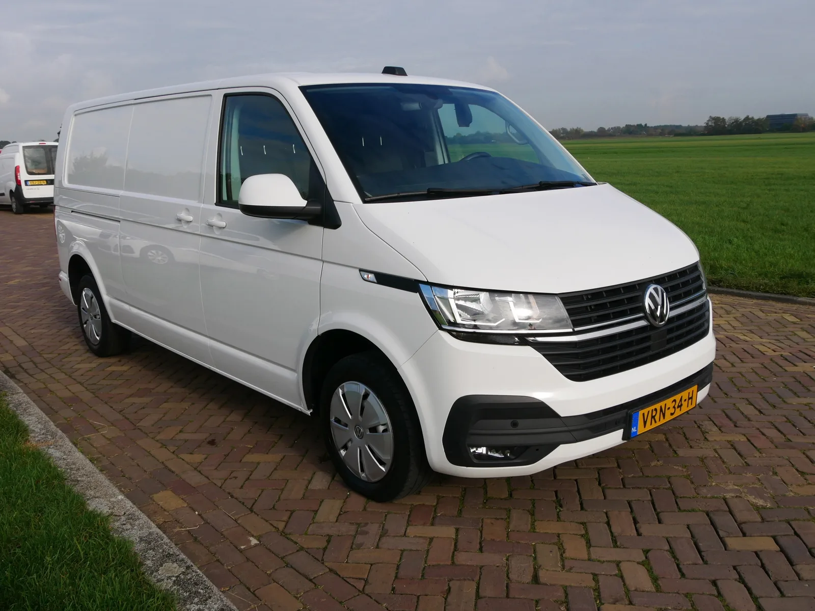 Volkswagen Transporter (2022) — foto 1