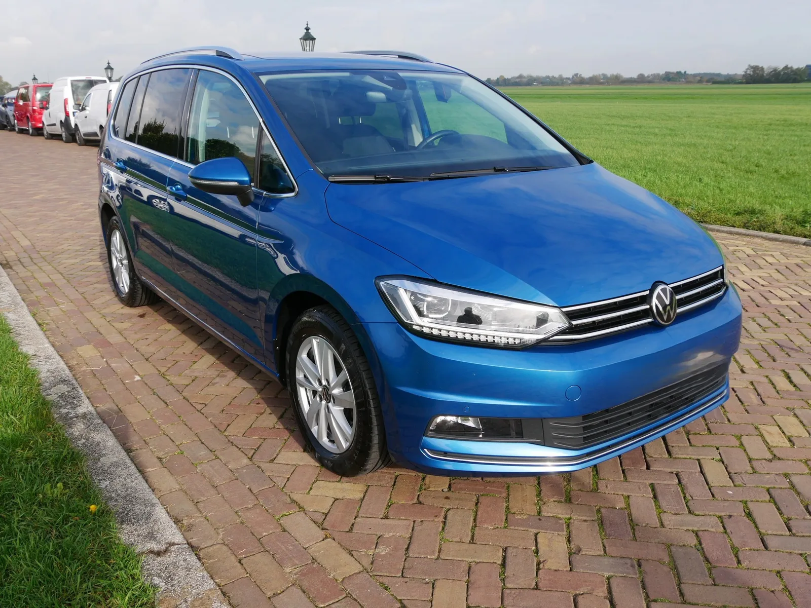 Volkswagen Touran (2022) — foto 1