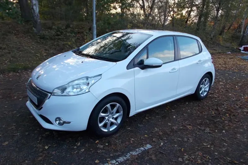 Peugeot 208 (2014)