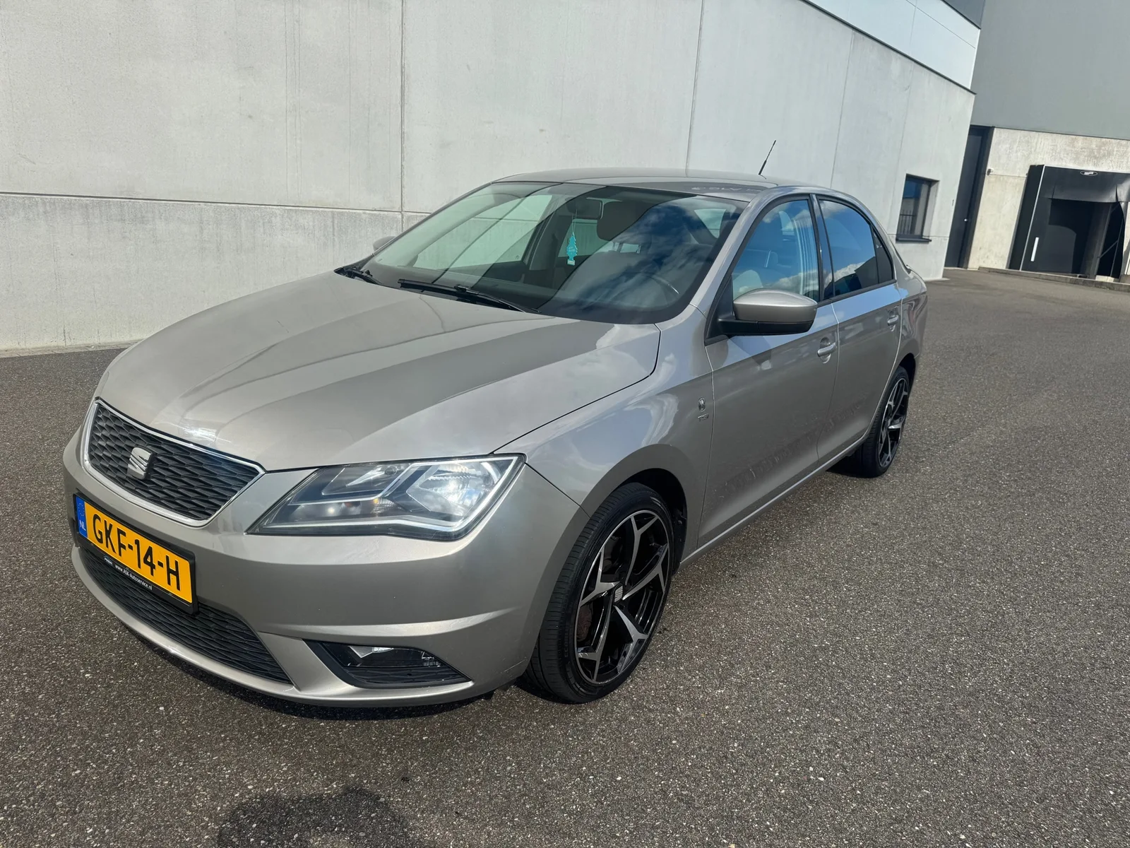 SEAT Toledo (2013) — foto 1