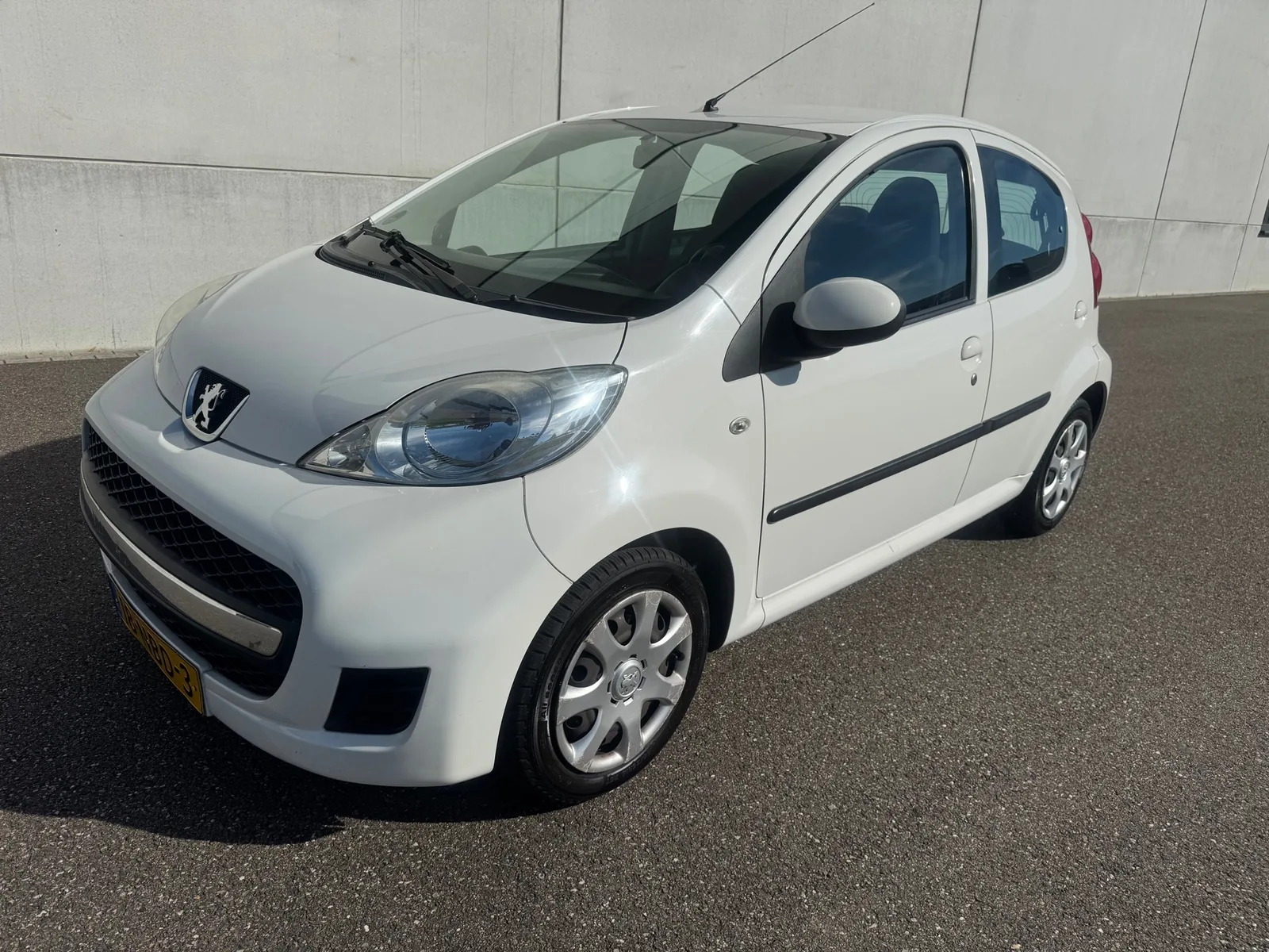 Peugeot 107 (2010) — foto 1