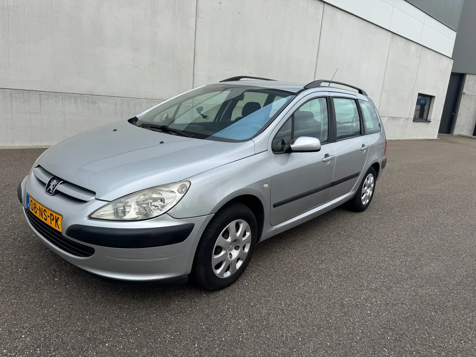 Peugeot 307 (2004) — foto 1