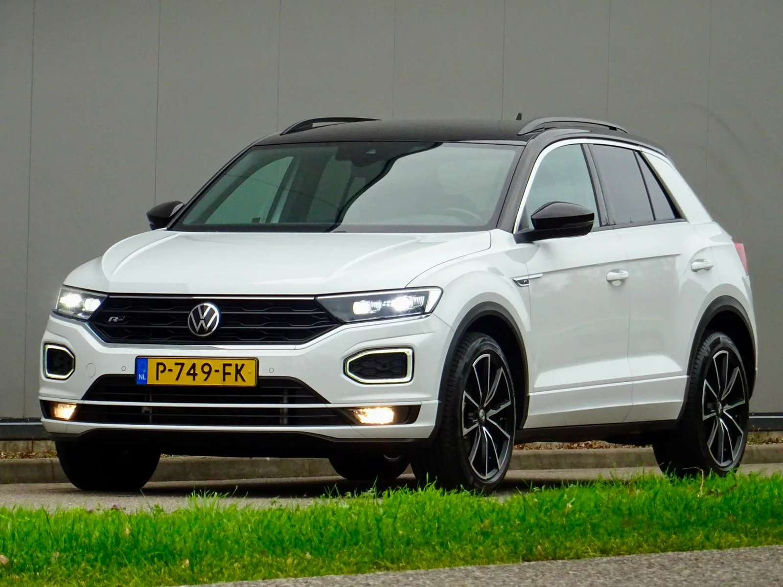 Volkswagen T-Roc (2021) — foto 1