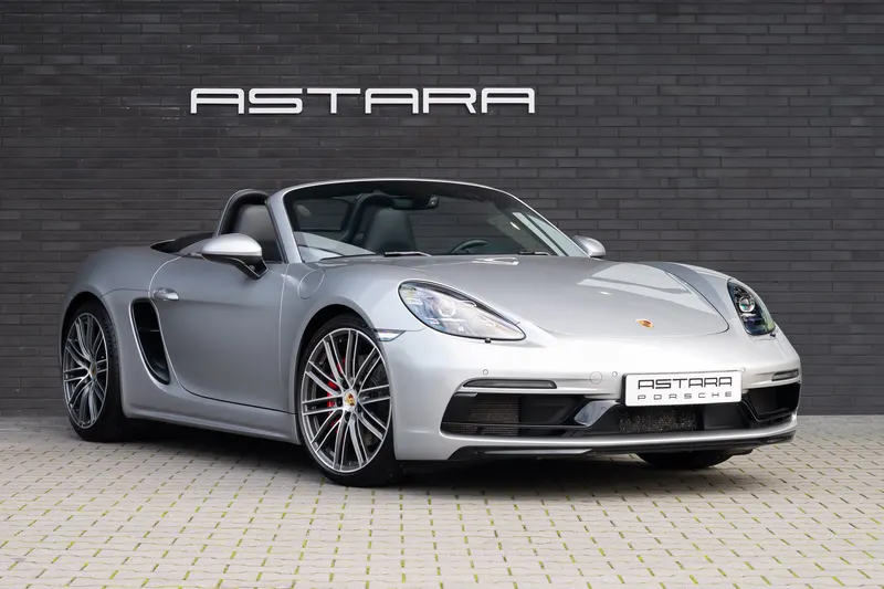 Porsche 718 Boxster (2023)