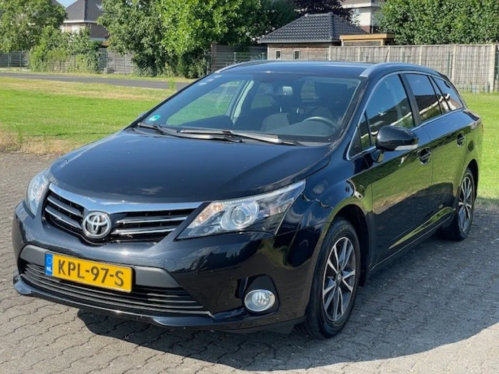 Toyota Avensis (2014) — foto 1