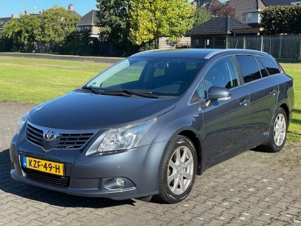 Toyota Avensis (2009) — foto 1