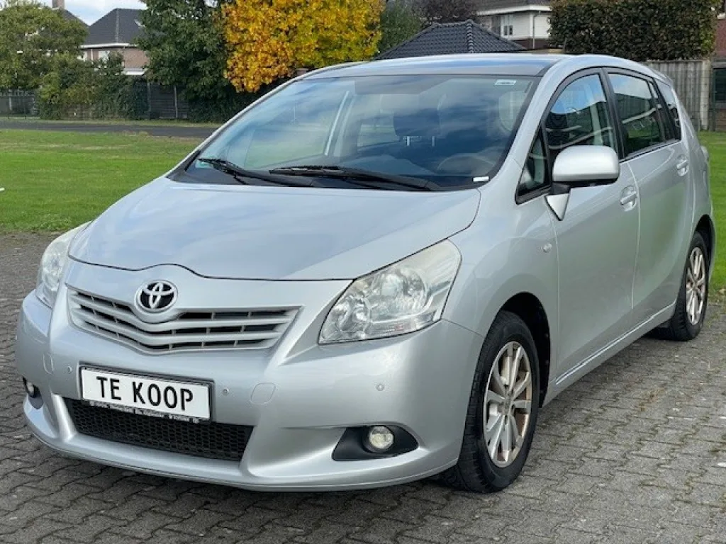 Toyota Verso (2011) — foto 1