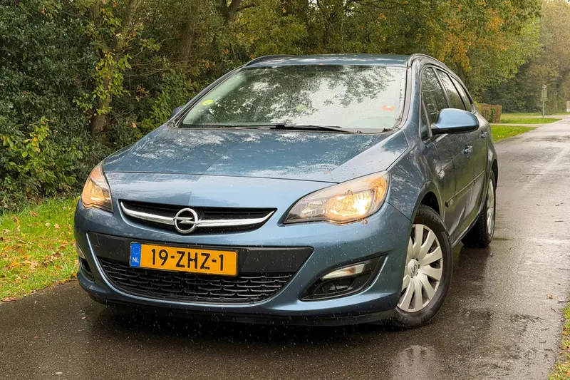 Opel Astra (2012)