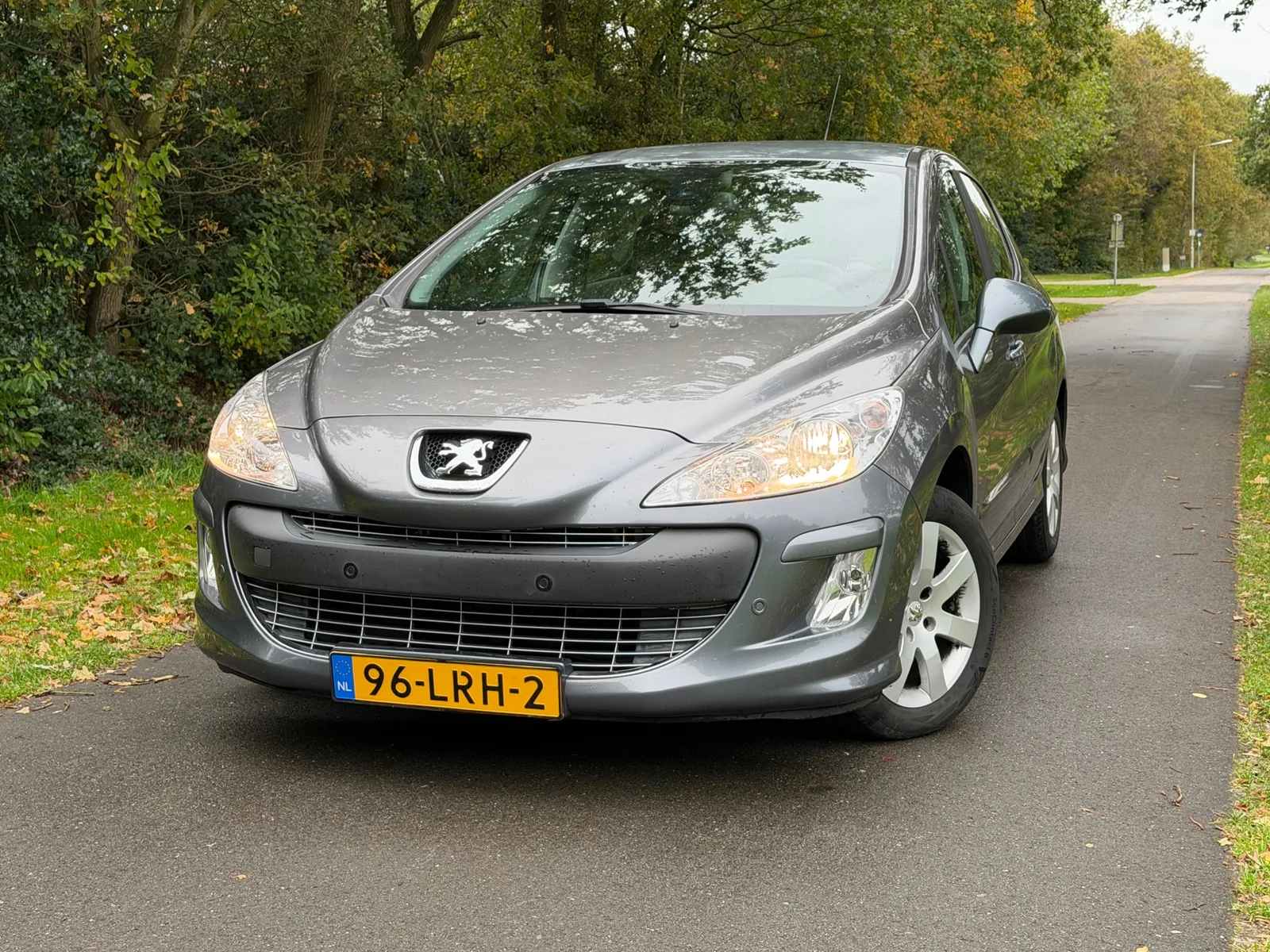 Peugeot 308 (2010) — foto 1