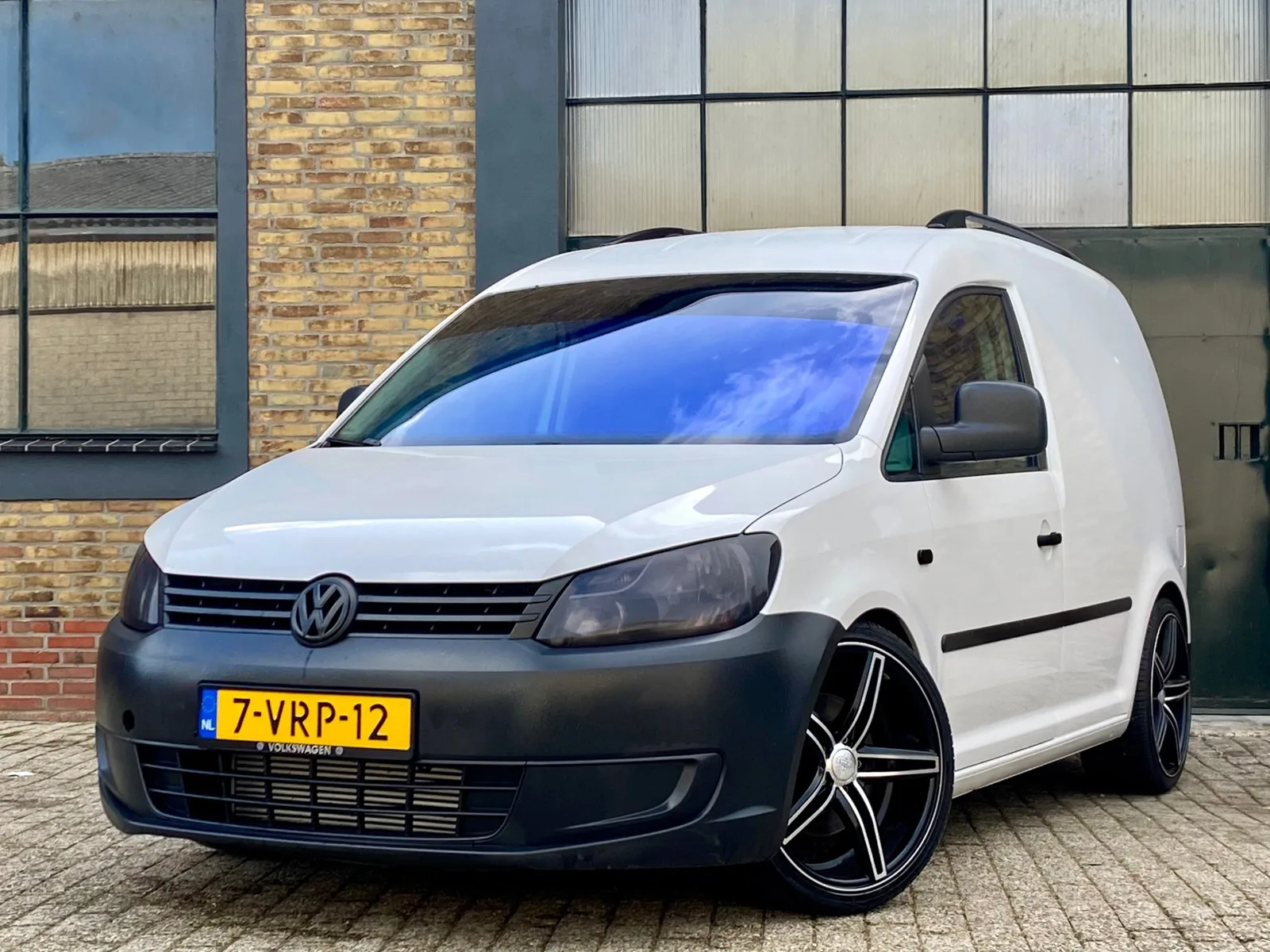 Volkswagen Caddy (2011) — foto 1