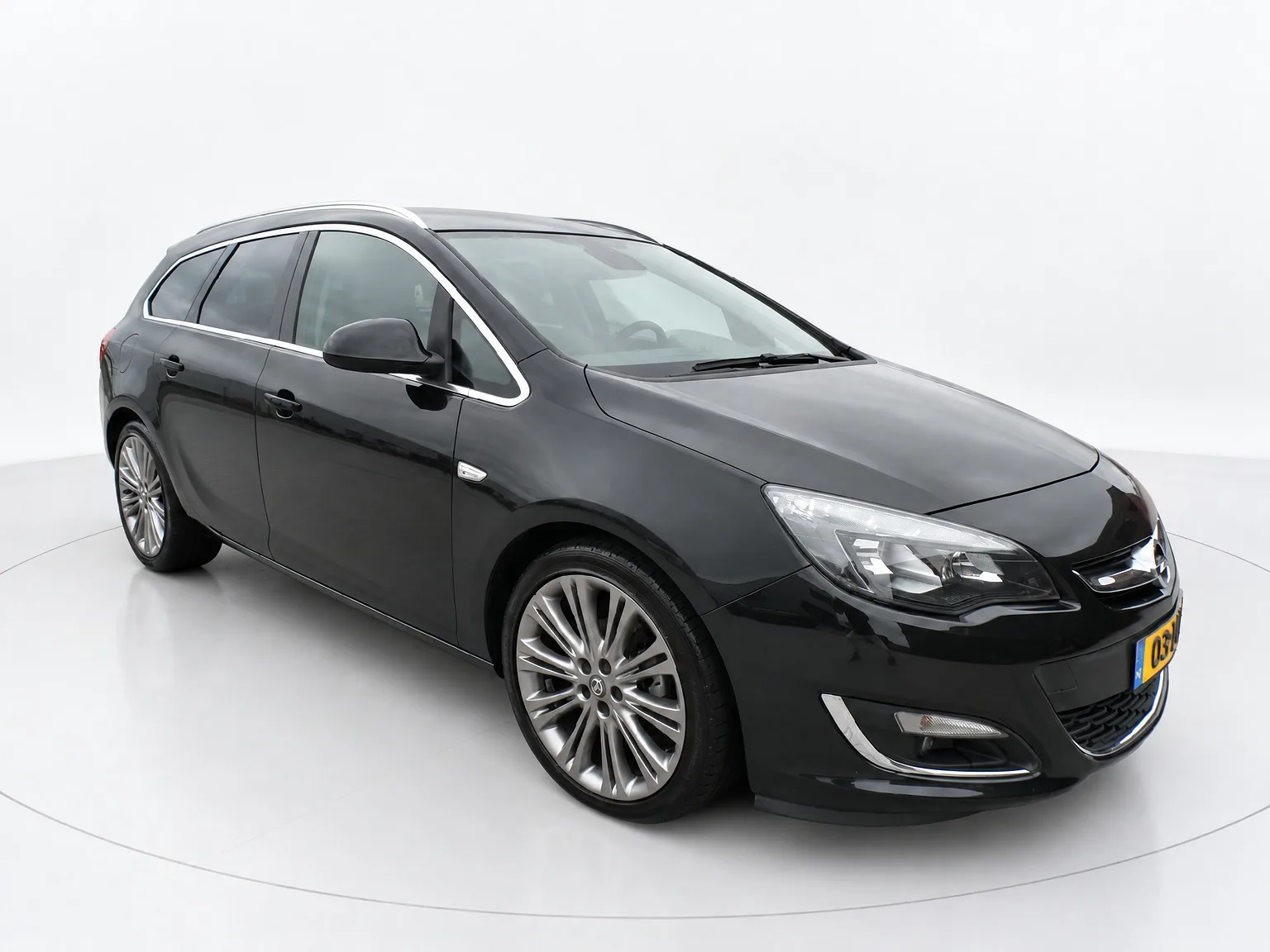 Opel Astra (2013) — foto 1