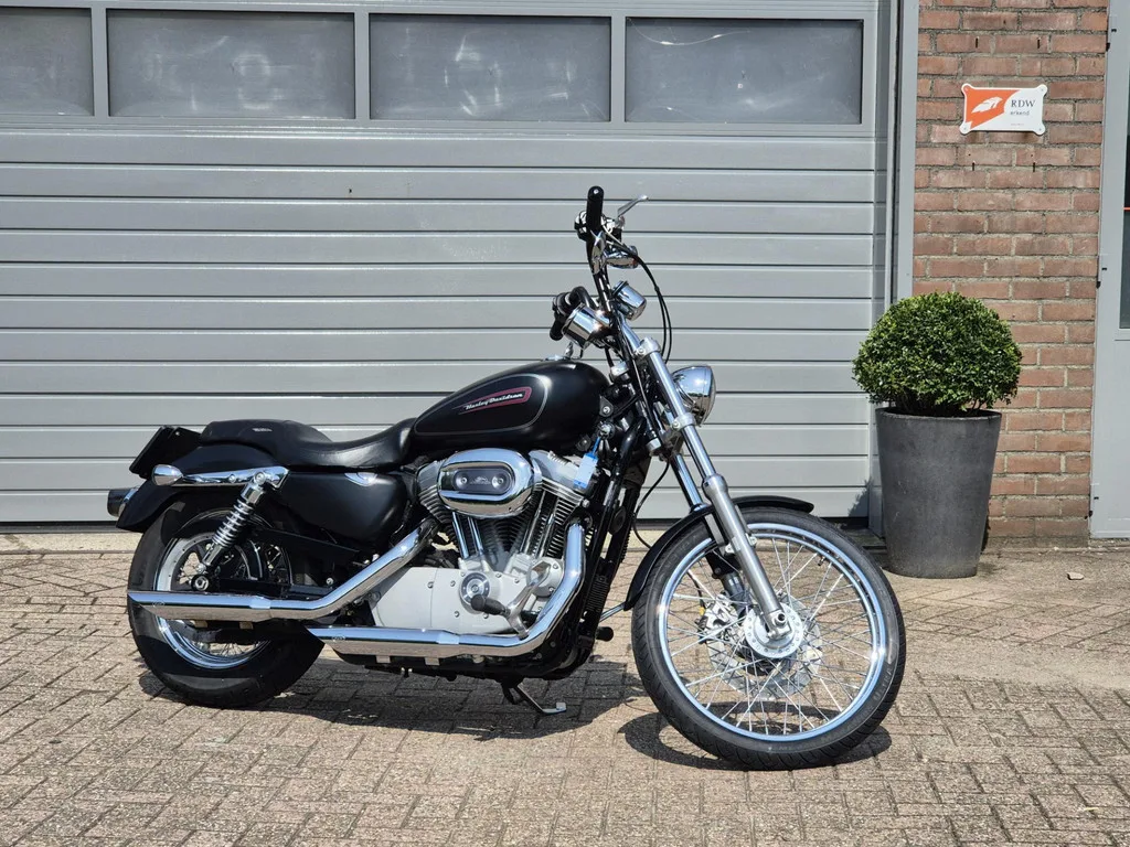 Harley-Davidson Sportster Custom 883 (2009) — foto 1
