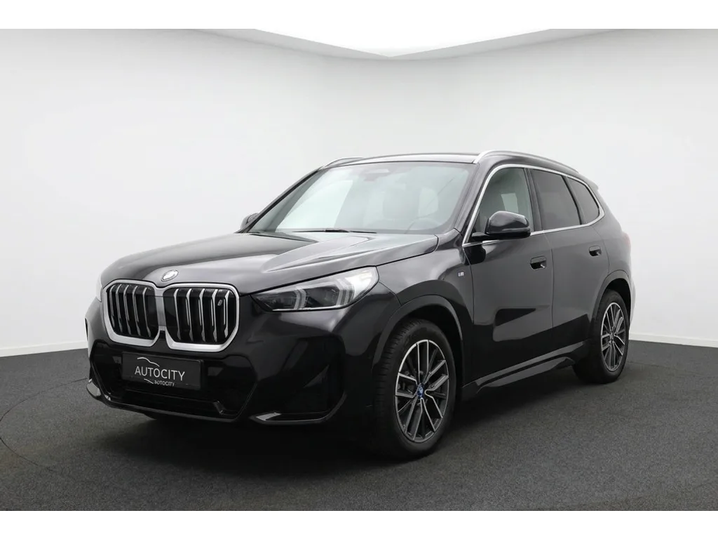 BMW iX1 (2023) — foto 1