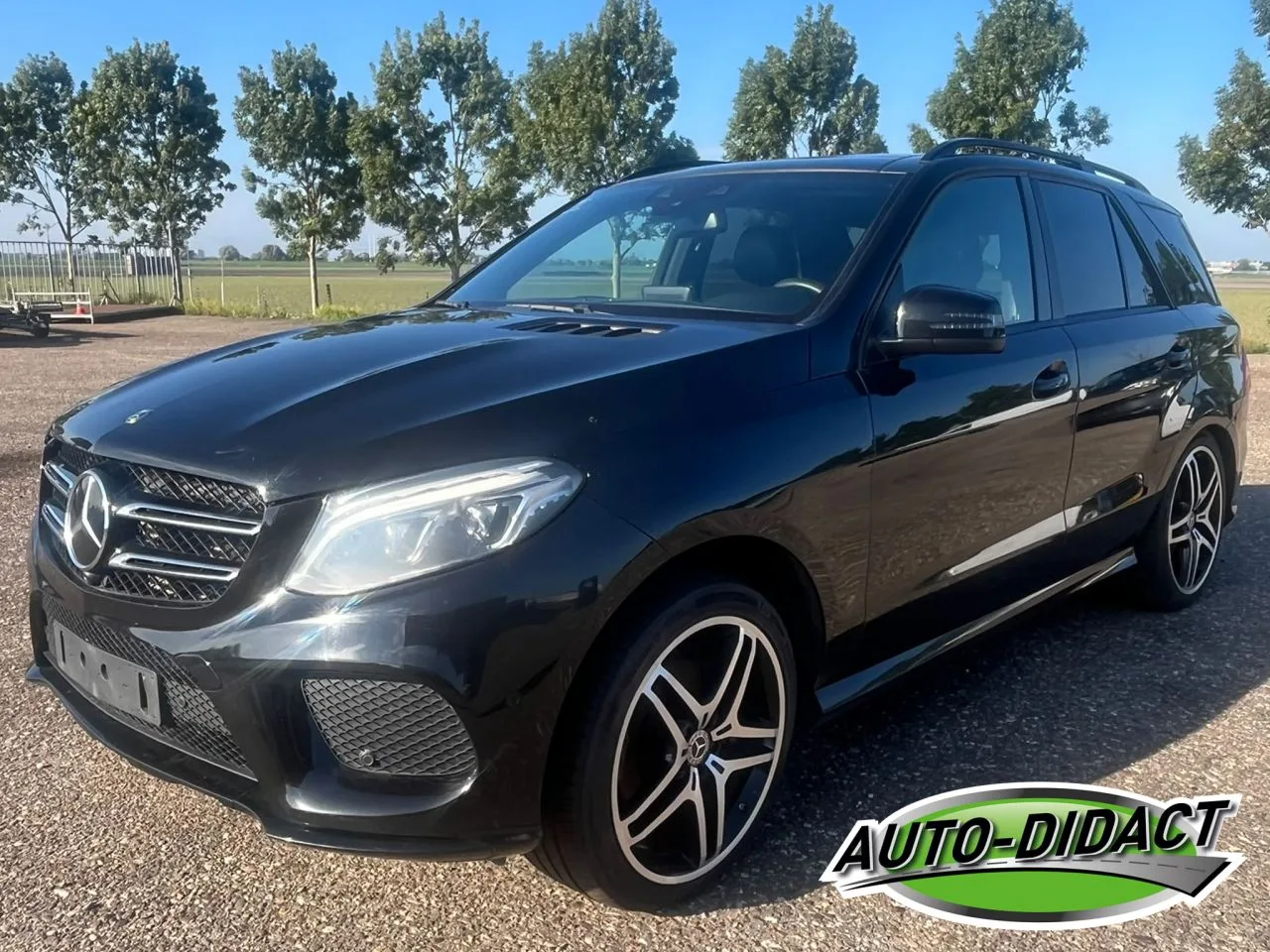 Mercedes-Benz 300-Serie (2019) — foto 1