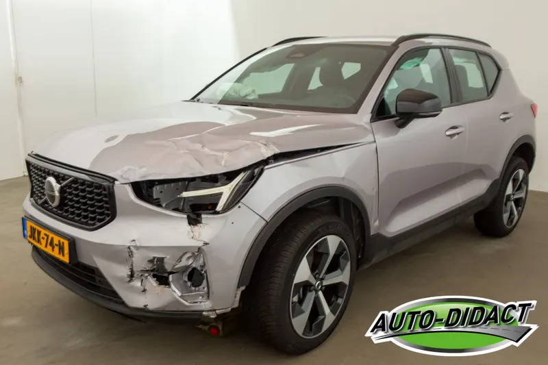 Volvo XC40 (2025)