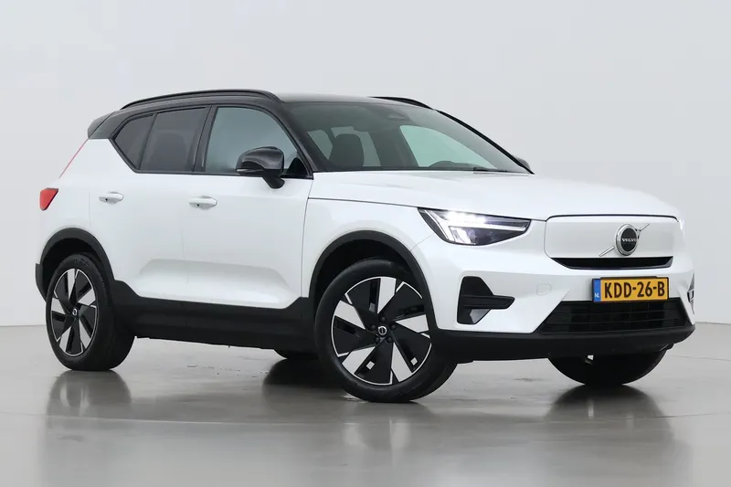Volvo XC40 (2025)