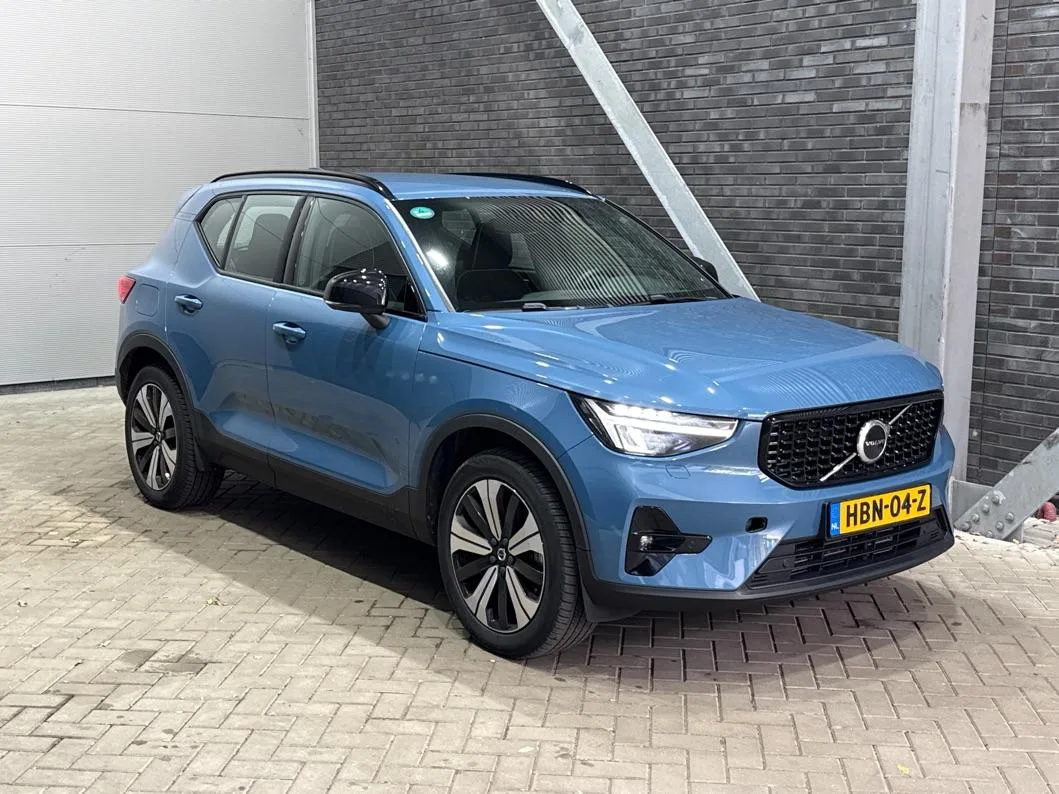 Volvo XC40 (2023) — foto 1