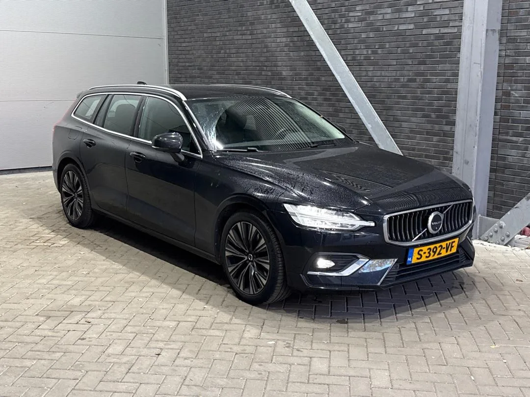 Volvo V60 (2023) — foto 1