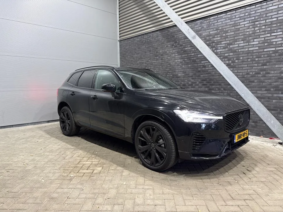Volvo XC60 (2025) — foto 1