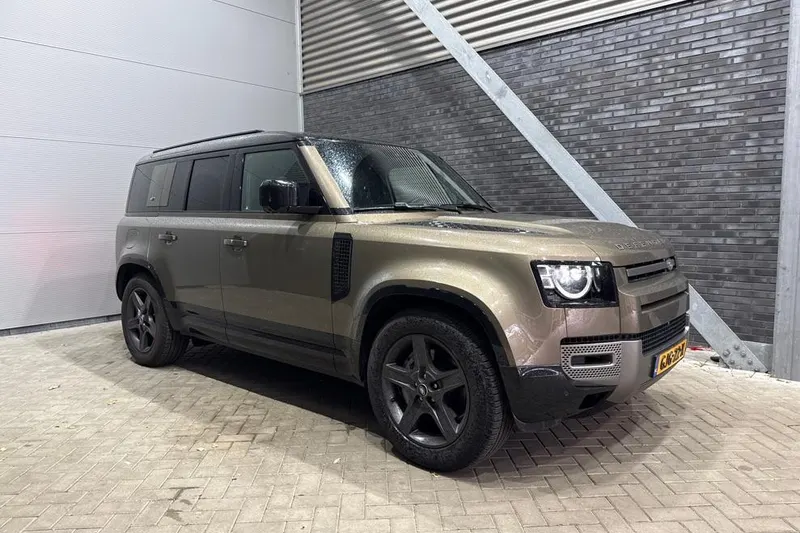 Land Rover Defender (2024)