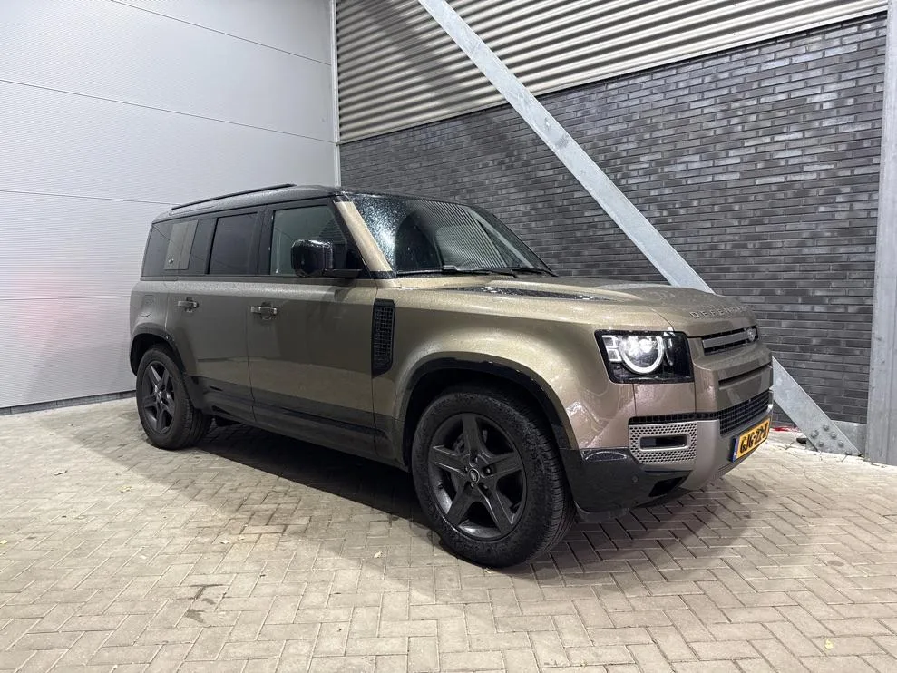 Land Rover Defender (2024) — foto 1