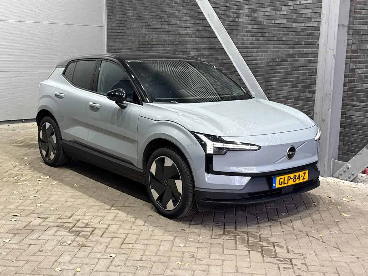 Volvo EX30 (2024) — foto 1