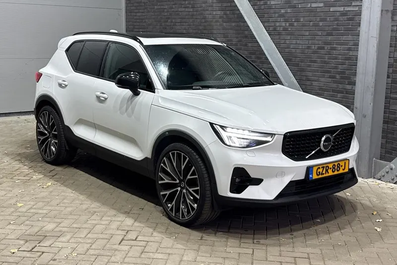 Volvo XC40 (2023)