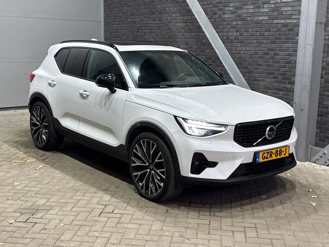 Volvo XC40 (2023) — foto 1