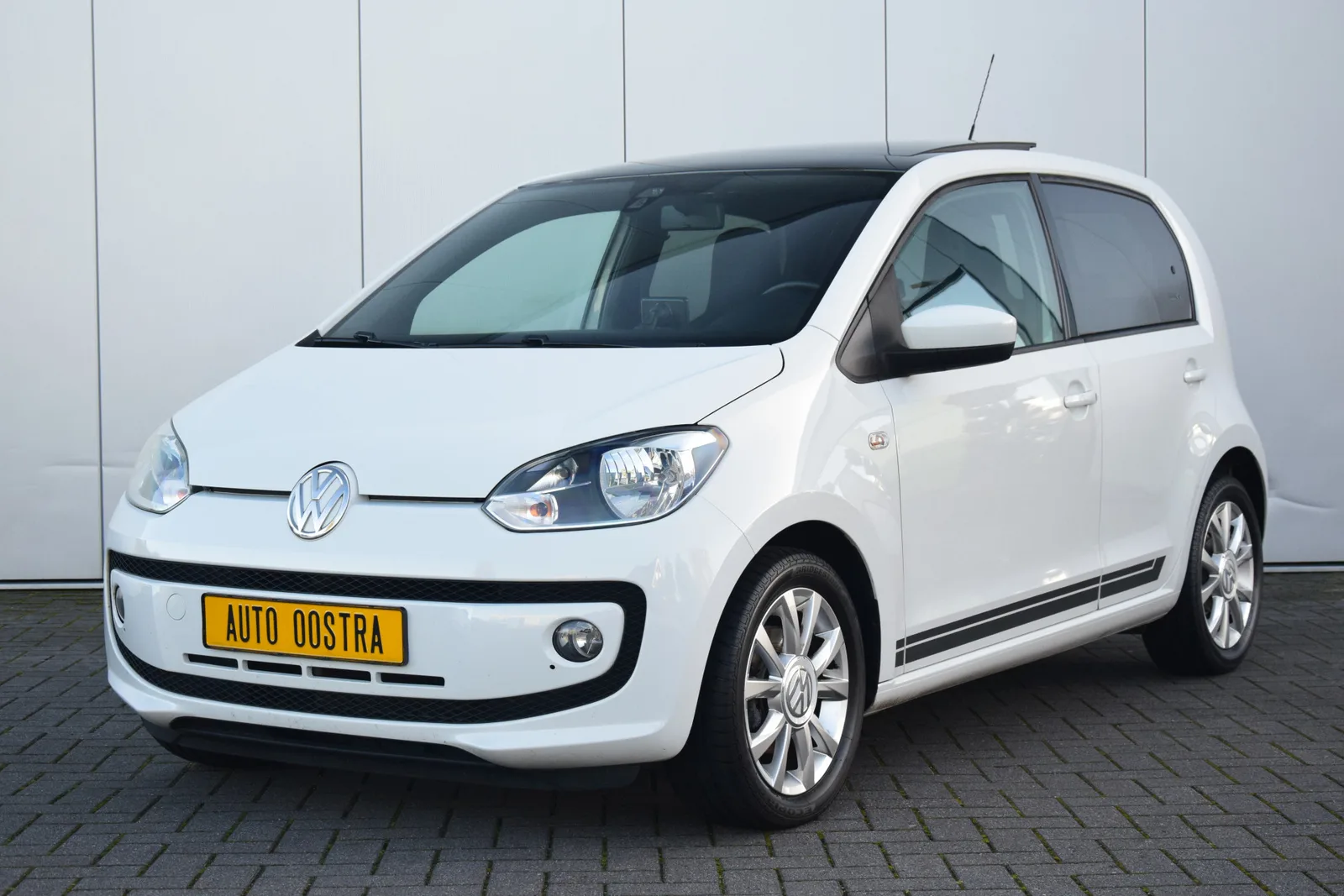 Volkswagen Up! (2016) — foto 1