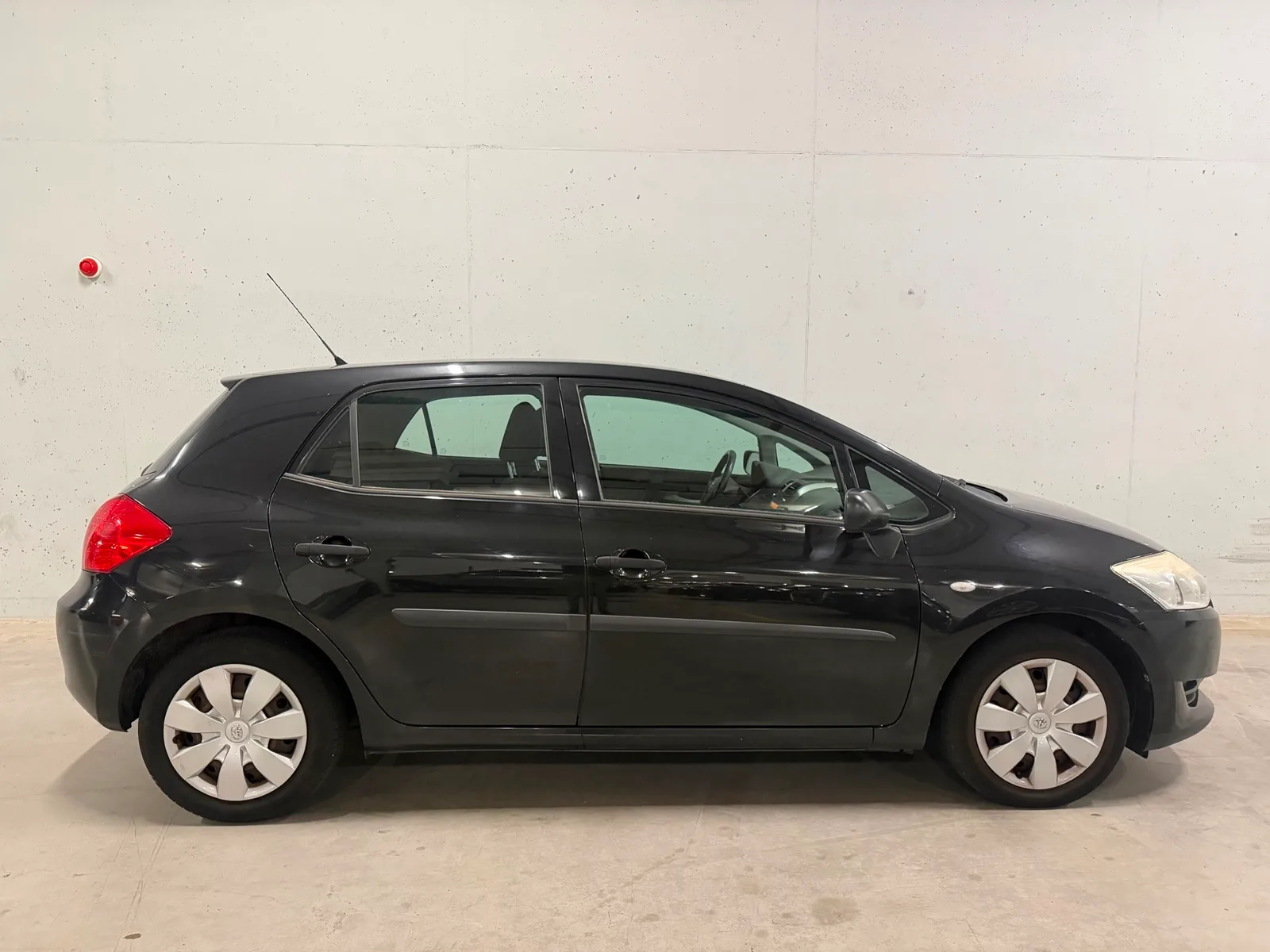 Toyota Auris (2008) — foto 1