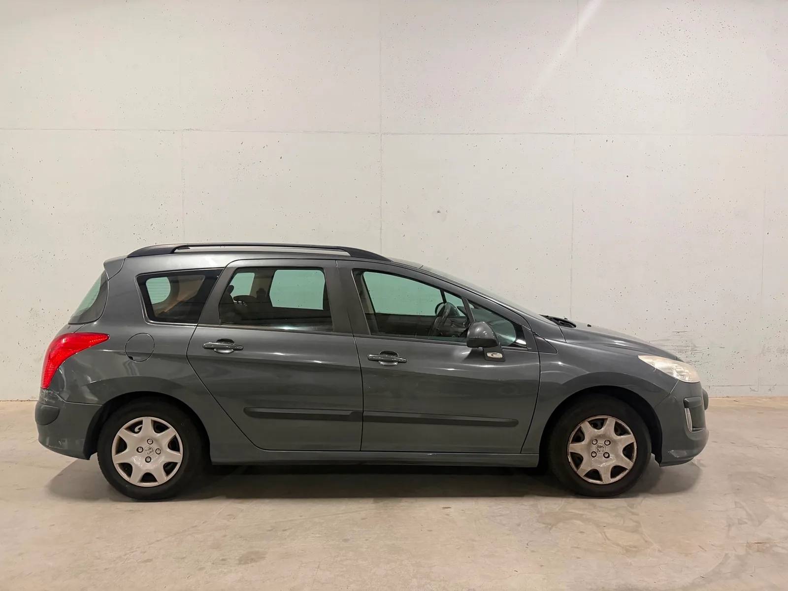Peugeot 308 (2010) — foto 1
