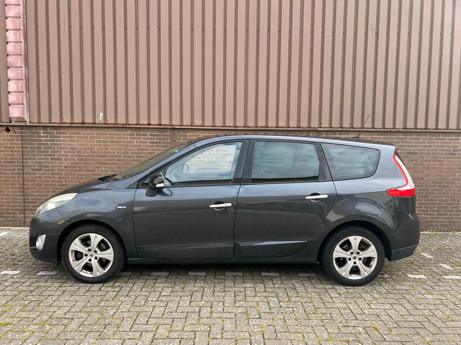 Renault Grand Scénic (2011) — foto 1