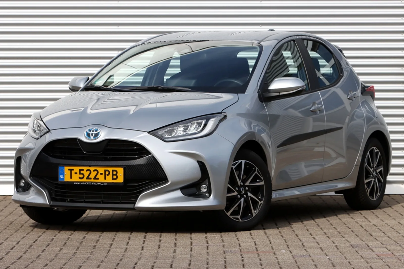 Toyota Yaris (2023) — foto 1