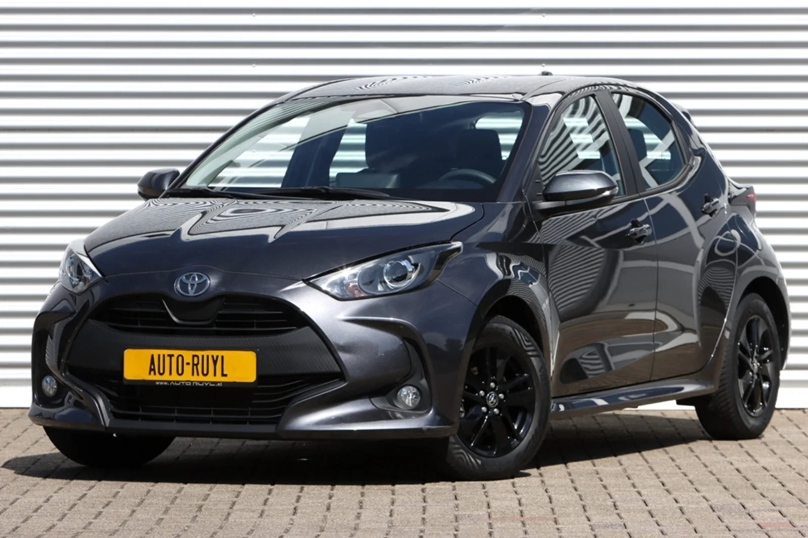 Toyota Yaris (2025) — foto 1