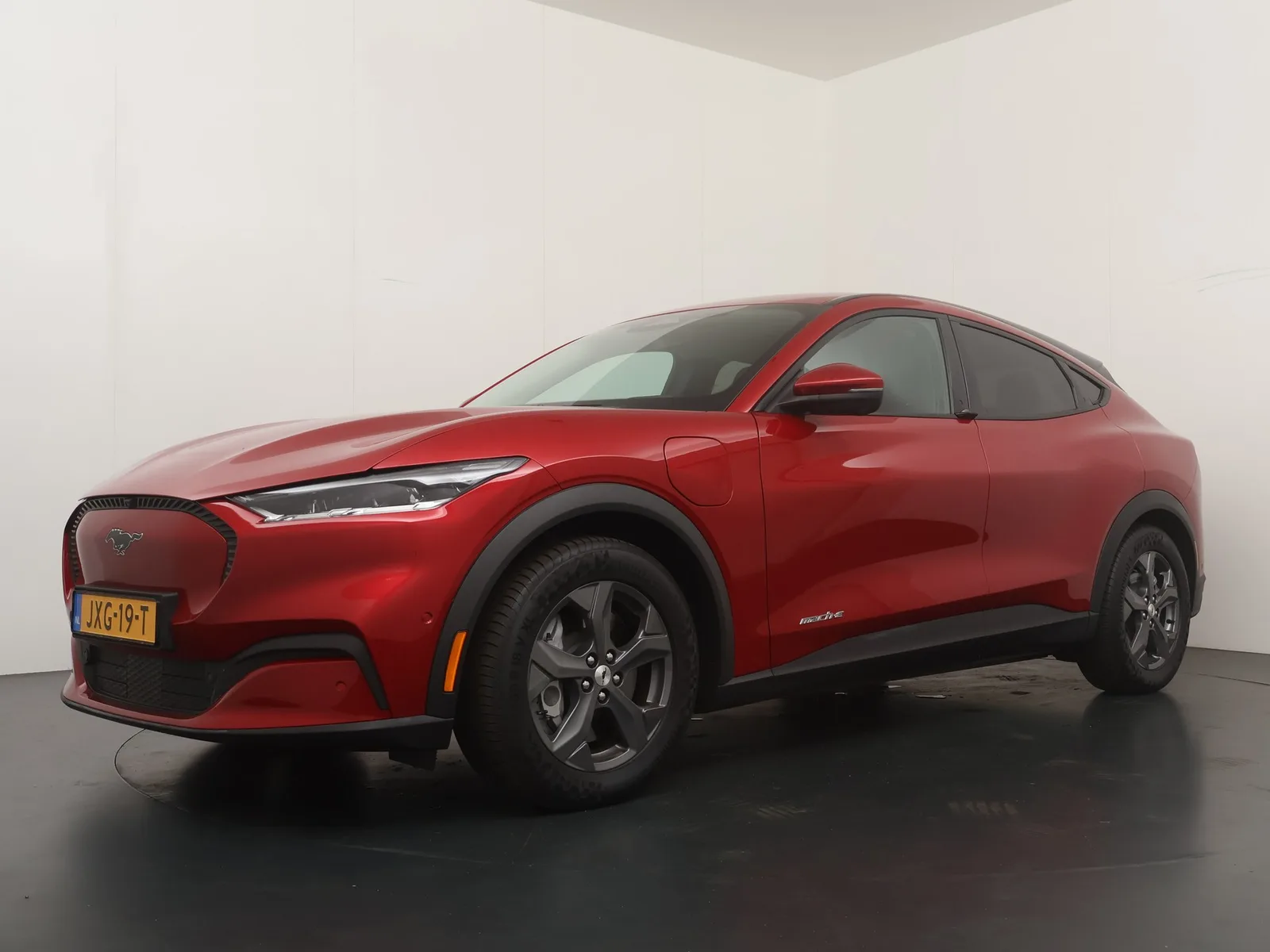 Ford Mustang Mach-E (2025) — foto 1