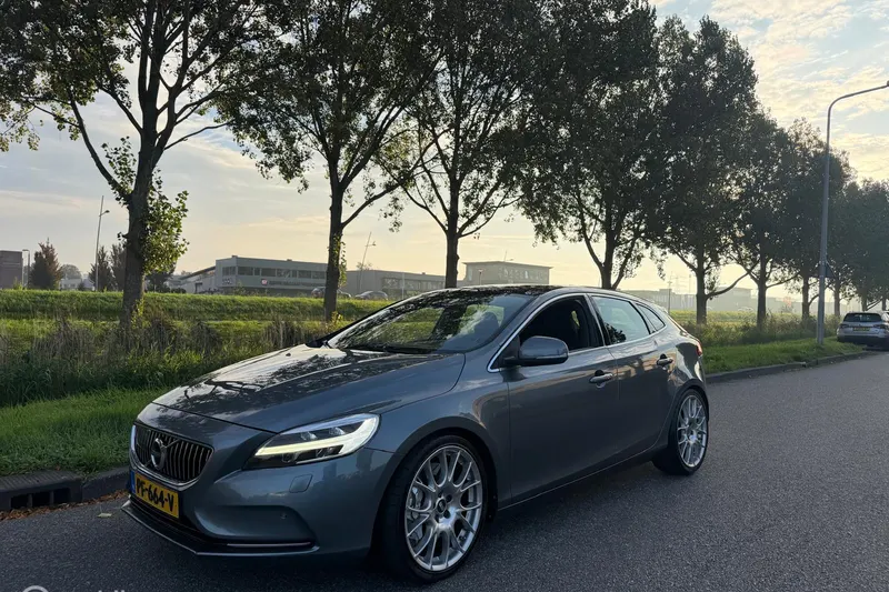 Volvo V40 (2017)