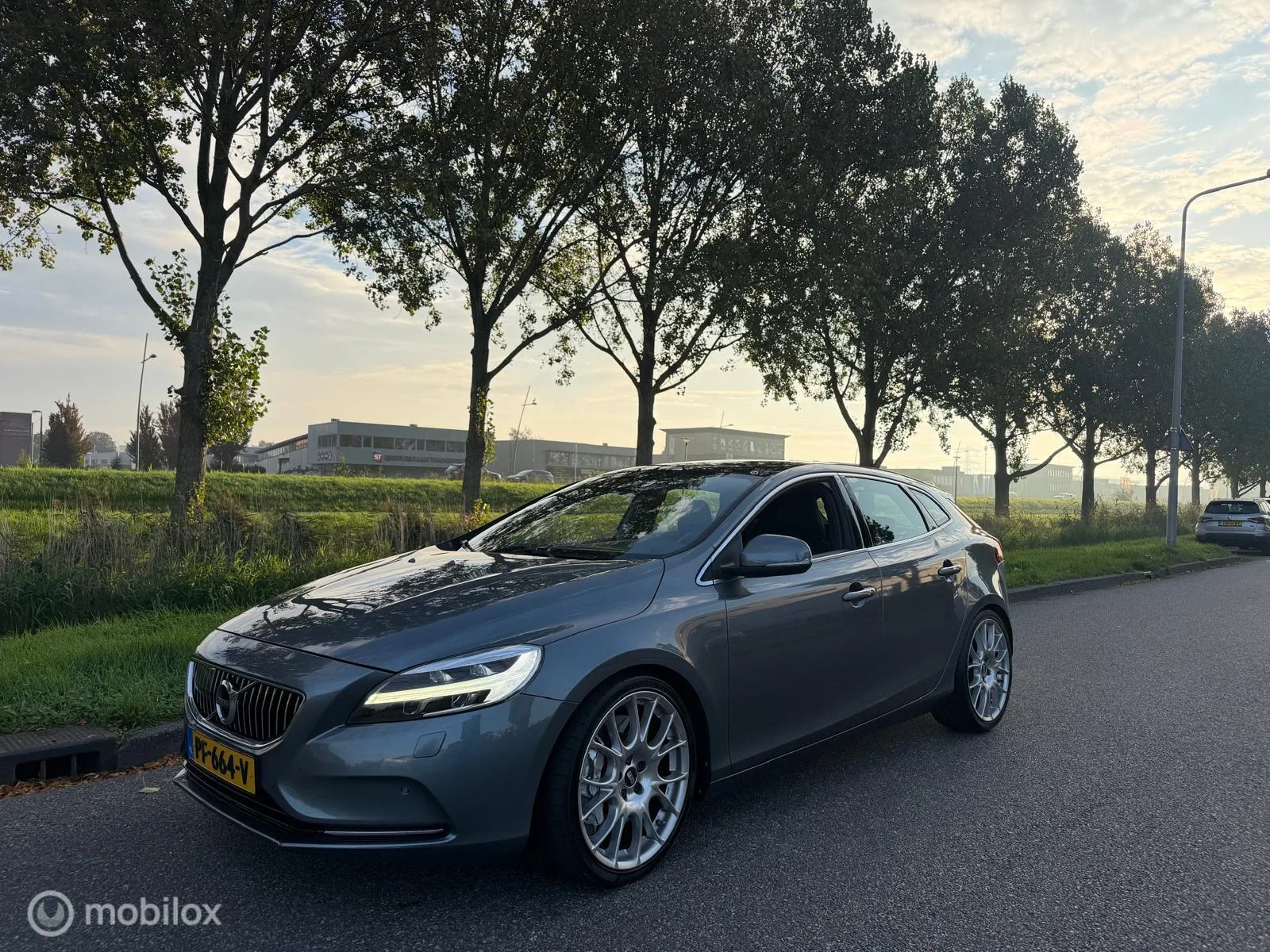 Volvo V40 (2017) — foto 1