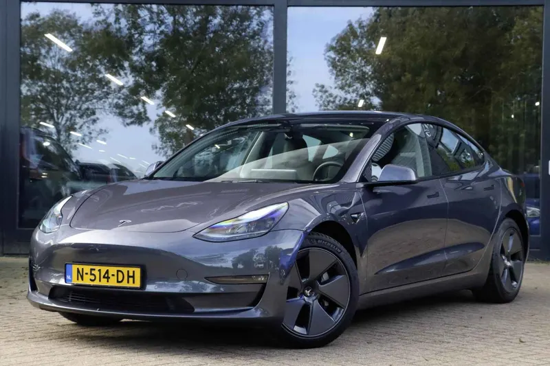 Tesla Model 3 (2021)
