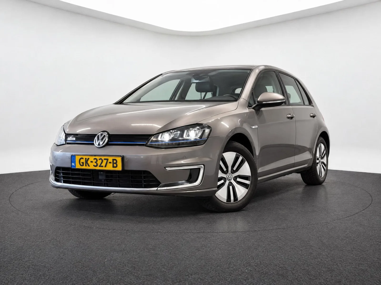 Volkswagen e-Golf (2015) — foto 1
