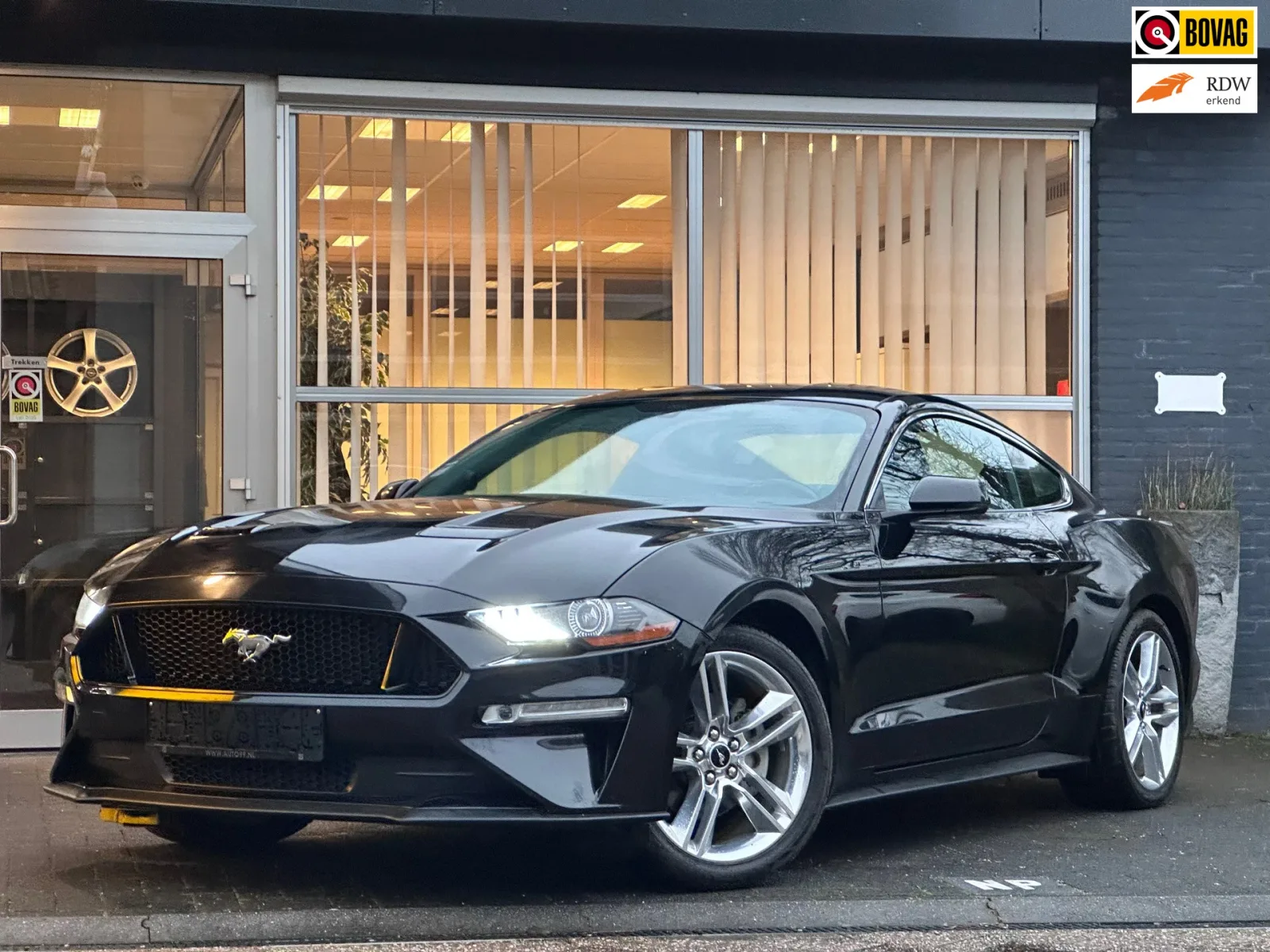 Ford Mustang (2018) — foto 1