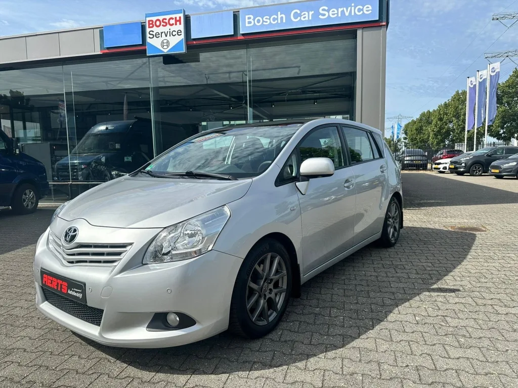 Toyota Verso (2011) — foto 1